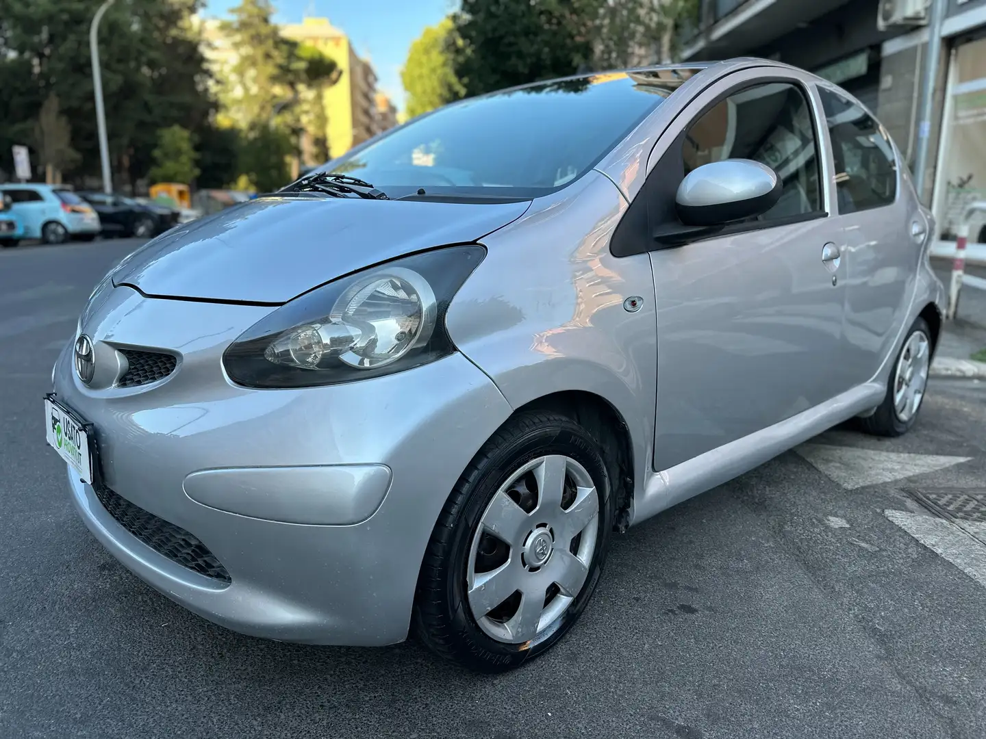 Toyota Aygo 5p 1.0 68cv E4 TAGLIANDATA Argento - 1
