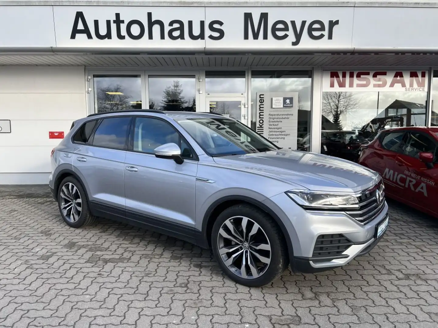 Volkswagen Touareg 3.0 V6 TDI 4Motion DPF Automatik LED SHZ Srebrny - 1