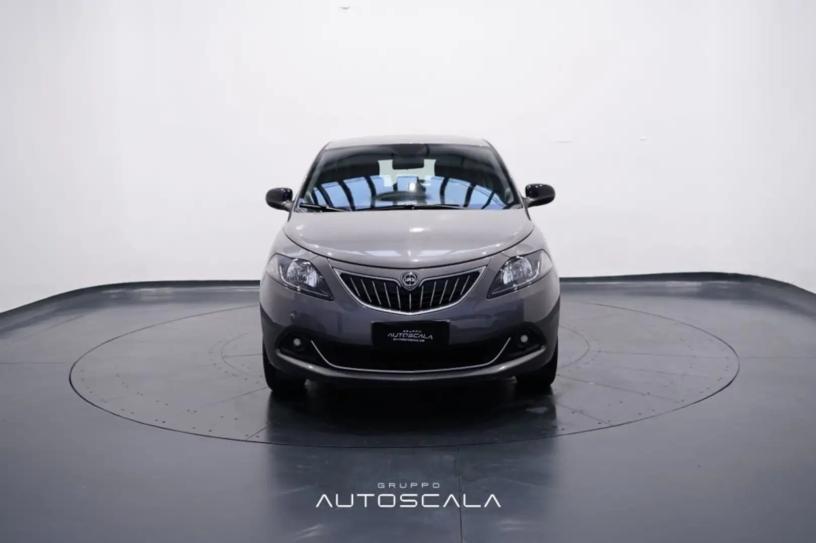 Lancia Ypsilon 1.0 FireFly 5 porte S&S Hybrid Gold Grigio - 2