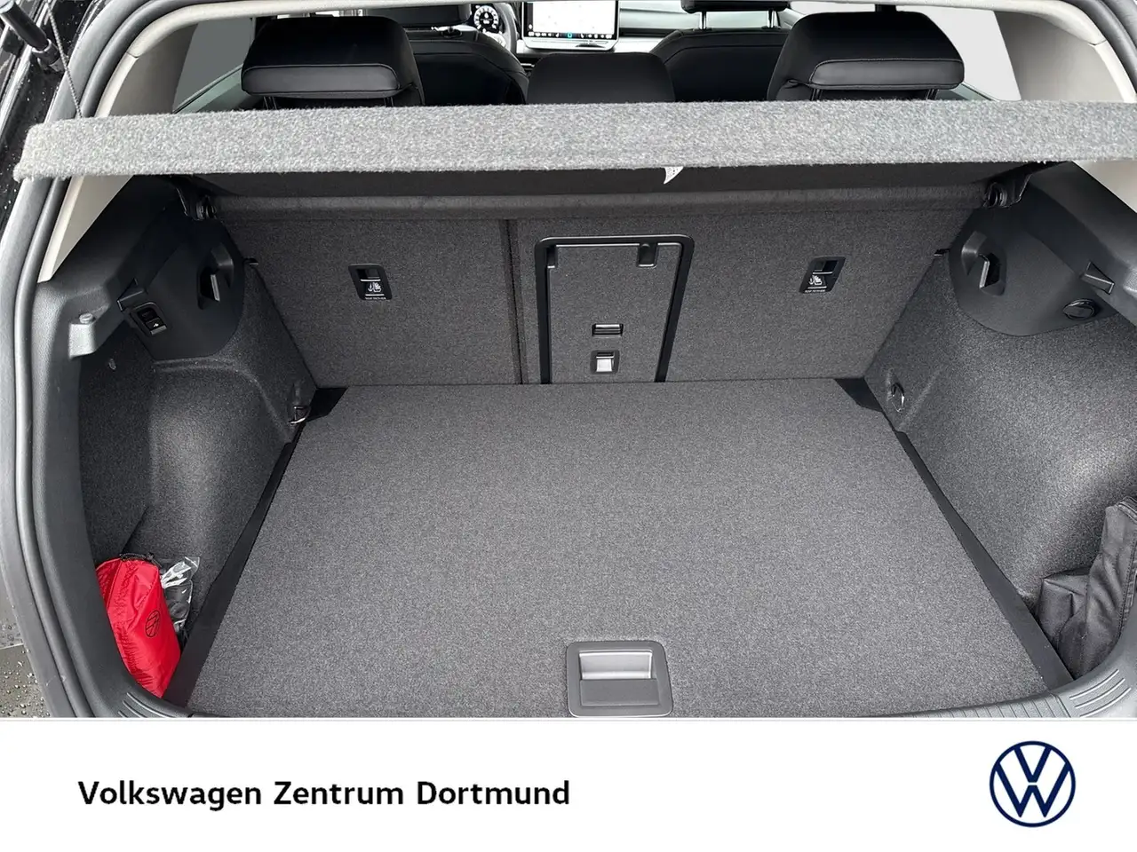 Volkswagen Golf VIII 1.5 eTSI STYLE AHK CAM LM18 17