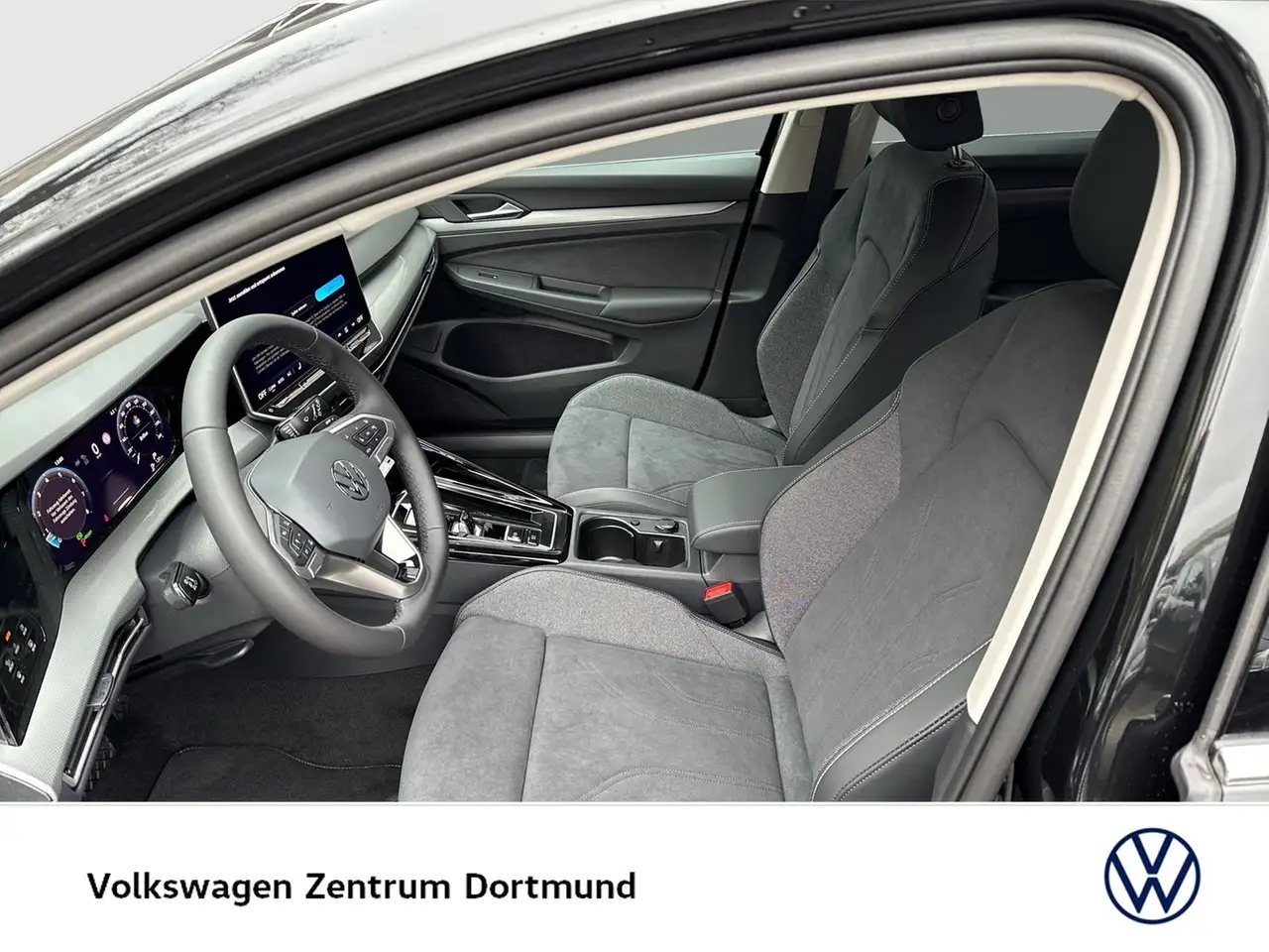 Volkswagen Golf VIII 1.5 eTSI STYLE AHK CAM LM18 8