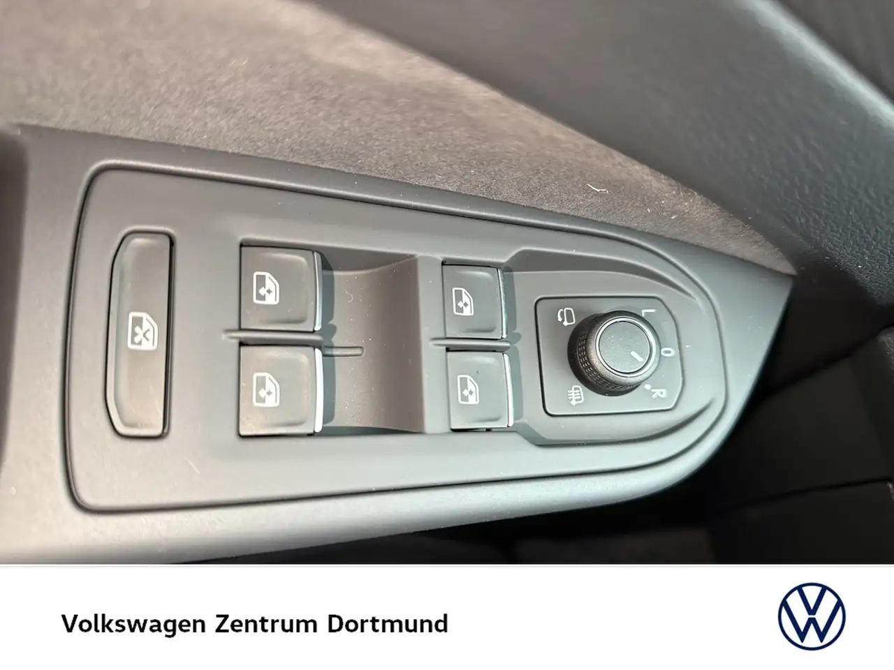 Volkswagen Golf VIII 1.5 eTSI STYLE AHK CAM LM18 16