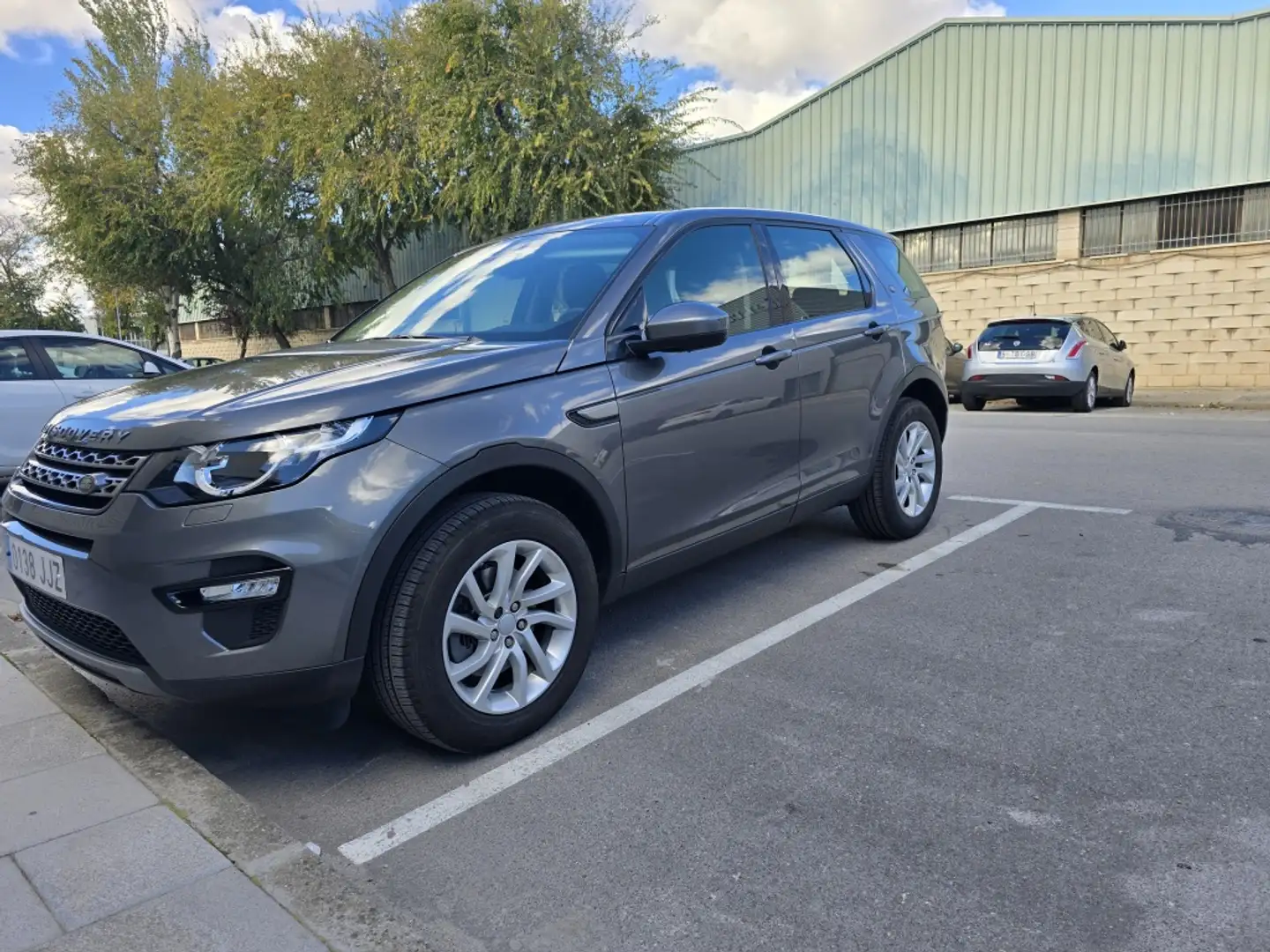 Land Rover Discovery Sport 2.0TD4 HSE 4x4 Aut. 180 Gris - 2