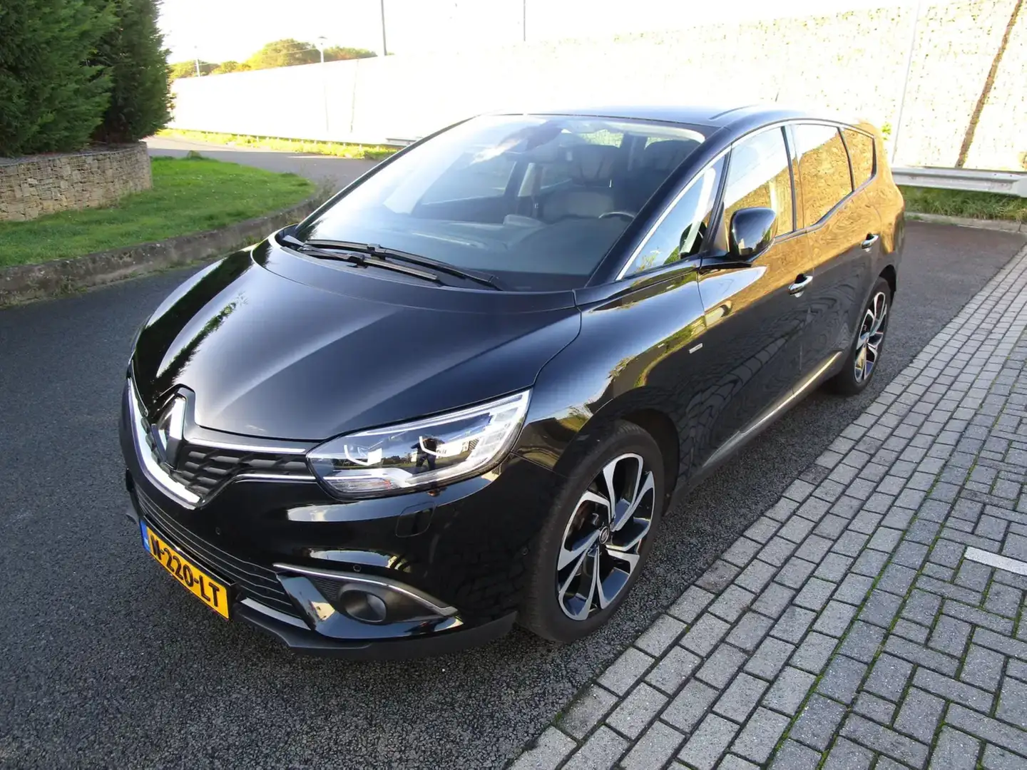 Renault Scenic Scenic 1.3 TCe Bose 7p. Zwart - 1