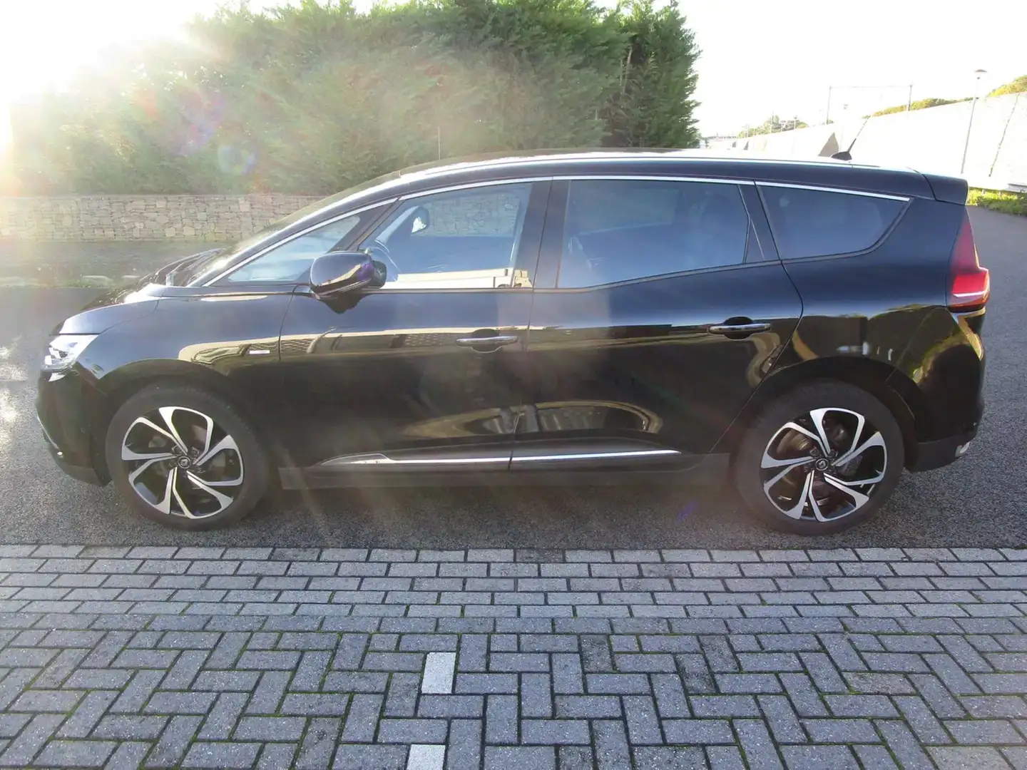 Renault Scenic Scenic 1.3 TCe Bose 7p. Zwart - 2