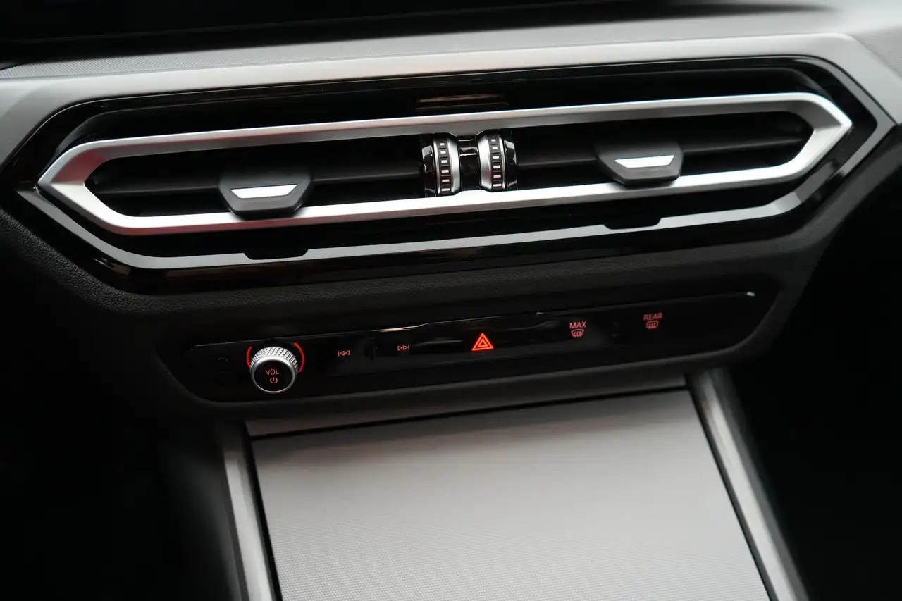 BMW 320 3 Touring 320e PHEV LEDER/CUIR LED GPS PDC CAM Ver, миниатюра 28