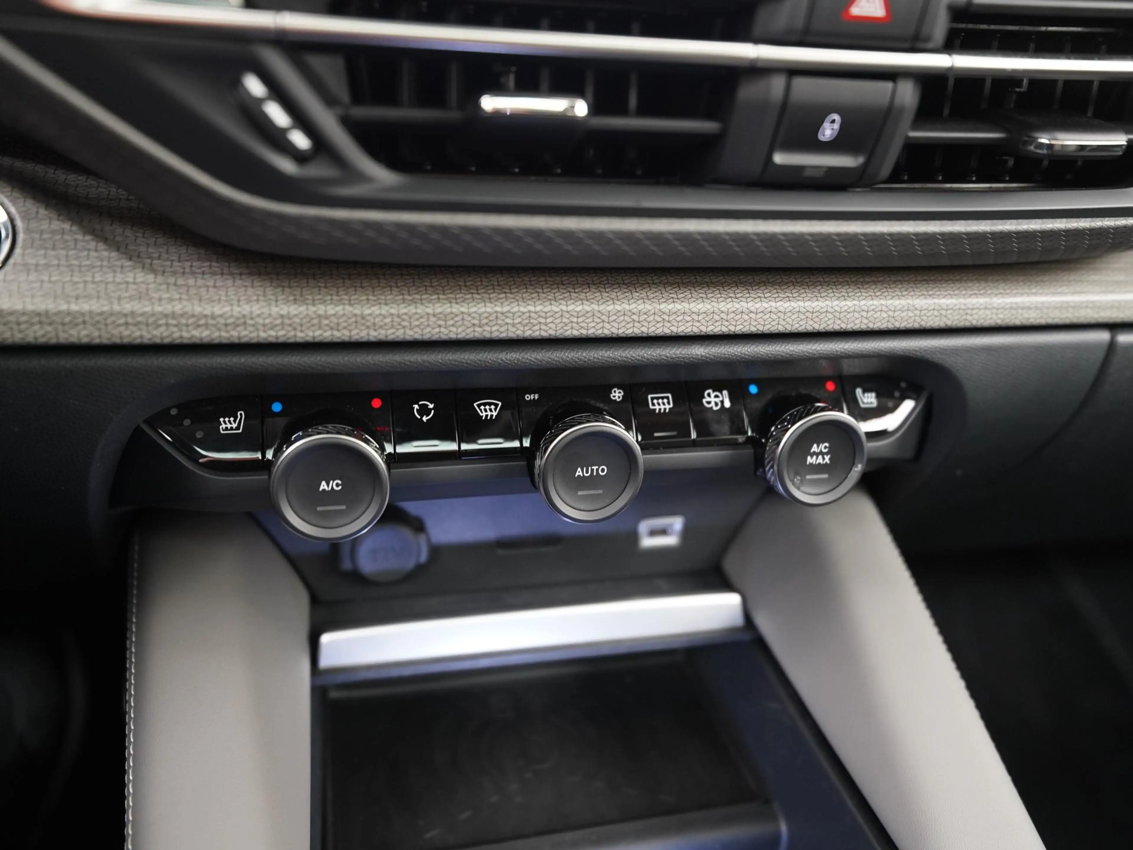 Citroen C5 X 1.6 Plug-in Hybrid 225 Shine | Panoramadak | Zonda — photo 13
