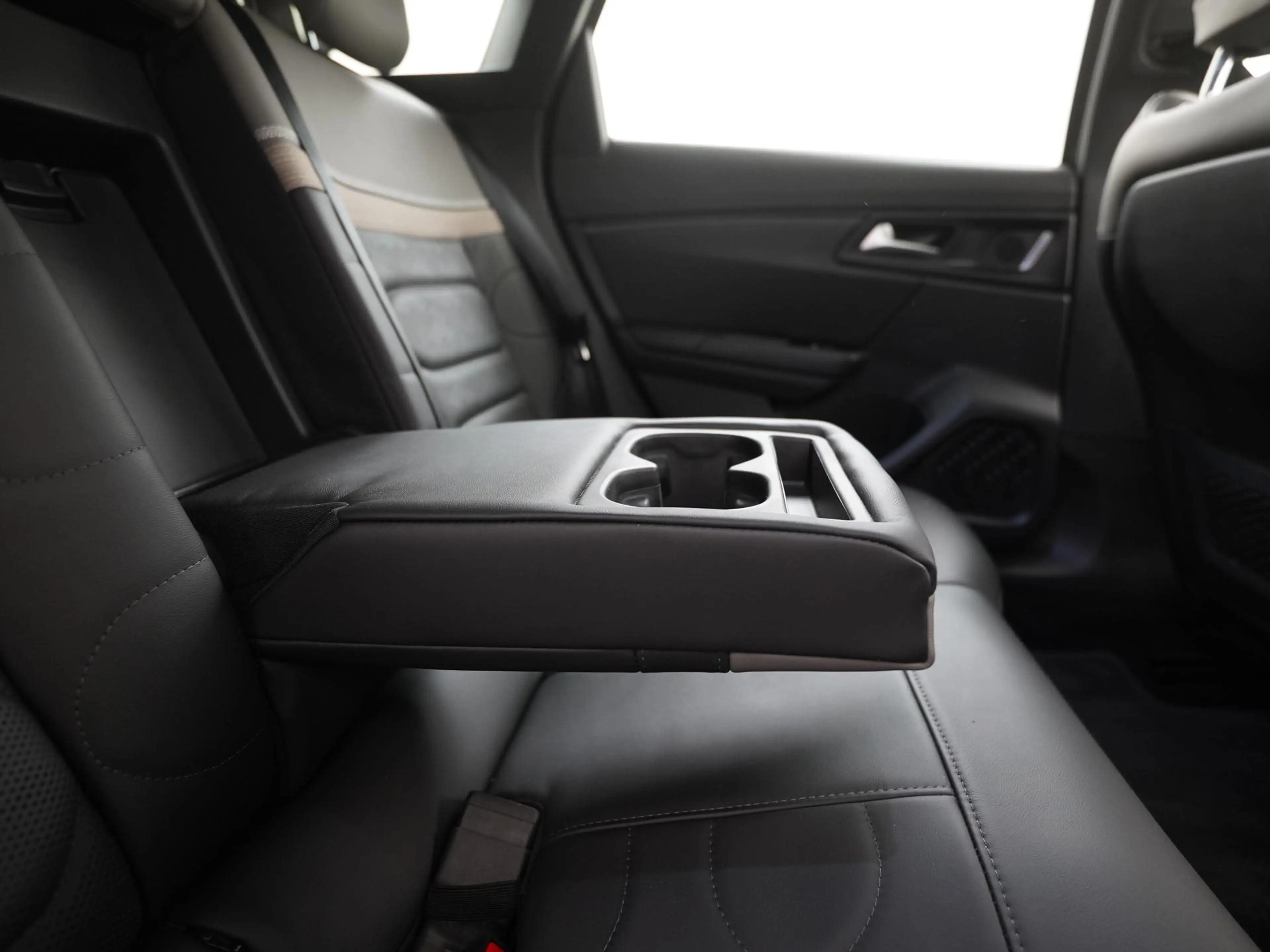 Citroen C5 X 1.6 Plug-in Hybrid 225 Shine | Panoramadak | Zonda — photo 37