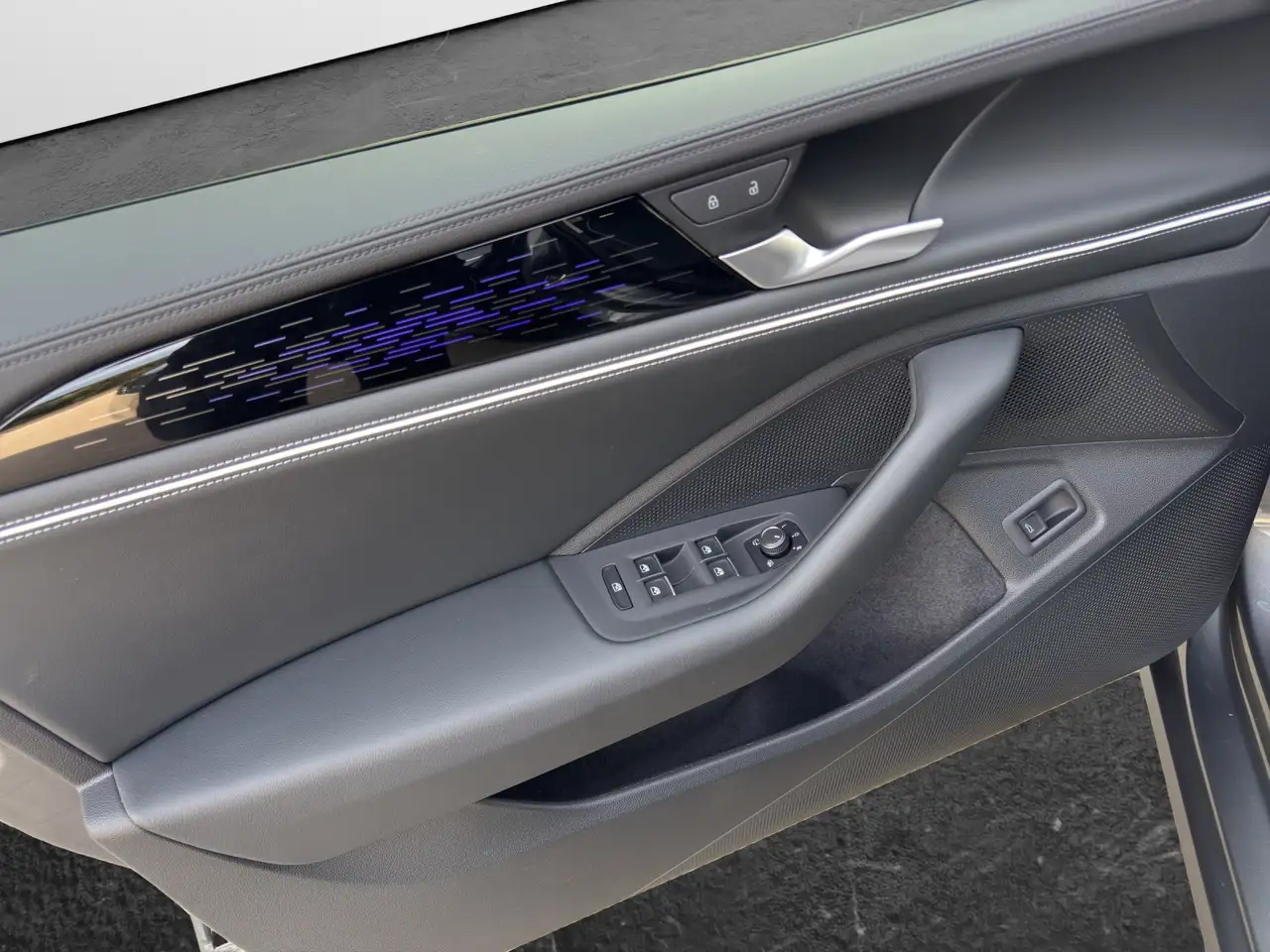 Volkswagen Passat Variant 1.5 eTSI DSG Elegance 7