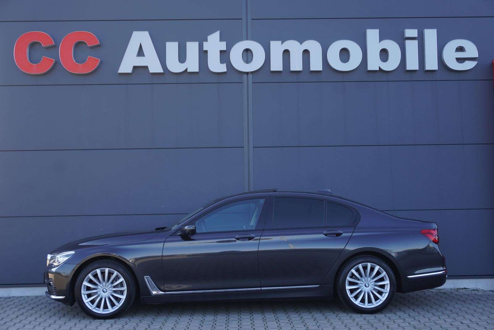 BMW 750