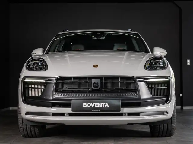 Porsche Macan view 2