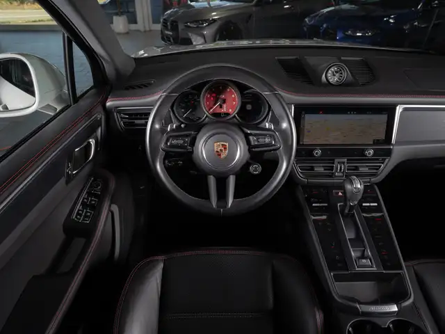 Porsche Macan view 13