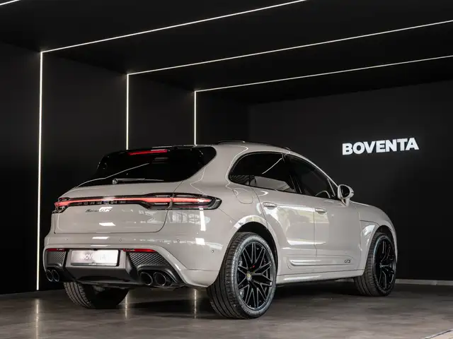 Porsche Macan view 8