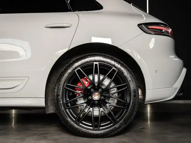 Porsche Macan view 6