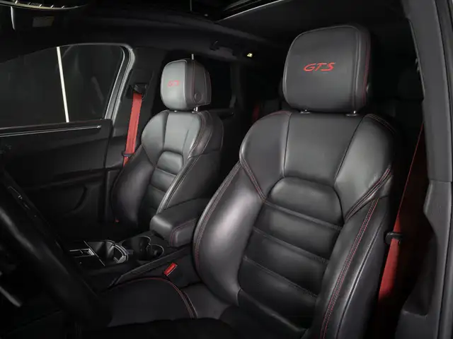 Porsche Macan view 12