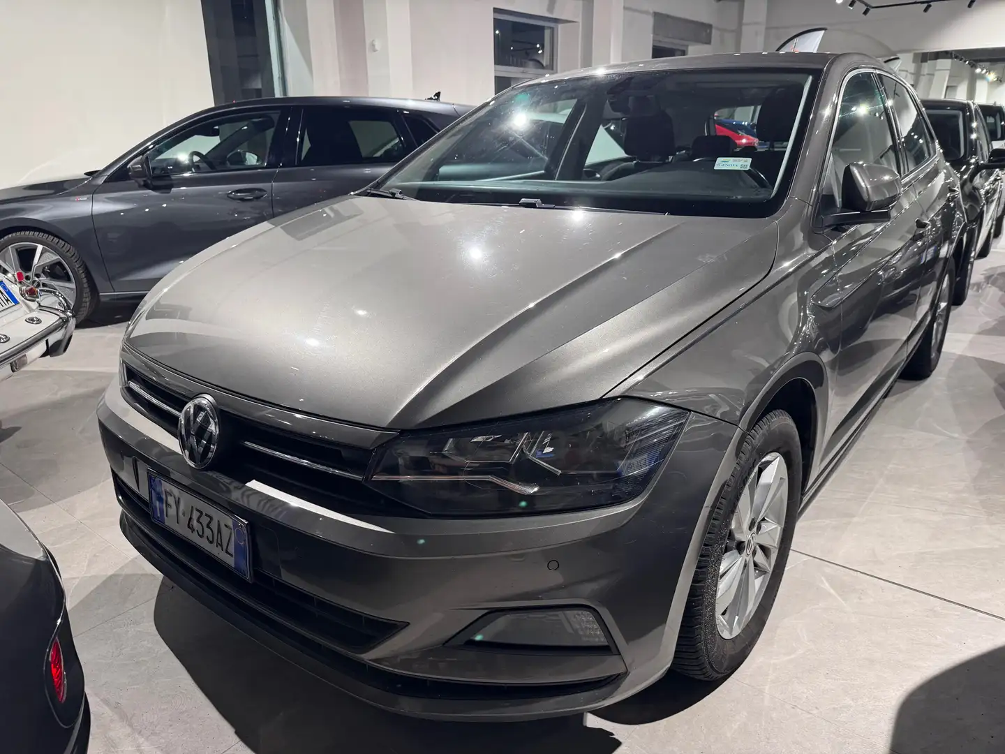 Volkswagen Polo Polo VI 2019 5p 1.0 evo Comfortline 80cv Gris - 1