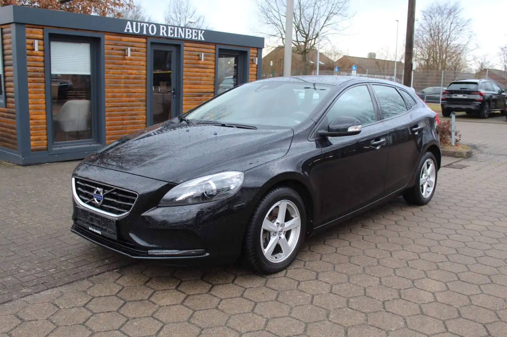 Volvo V40 2.0 D3 Automatik You! Schwarz - 1
