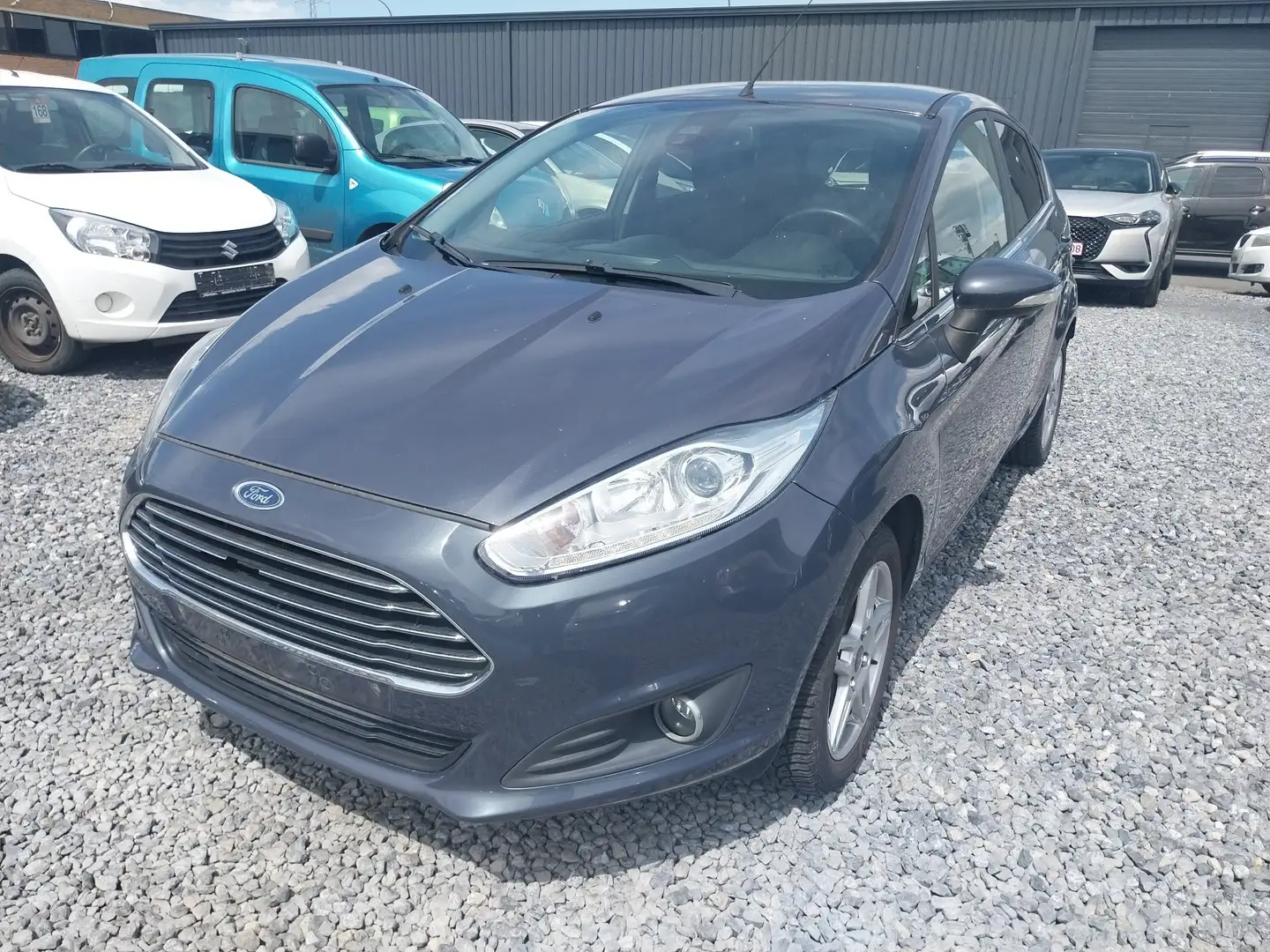 Ford Fiesta 1.0i 80 CH / CLIM, BLUETOOTH / MARCHAND OU EXPORT Gris - 1