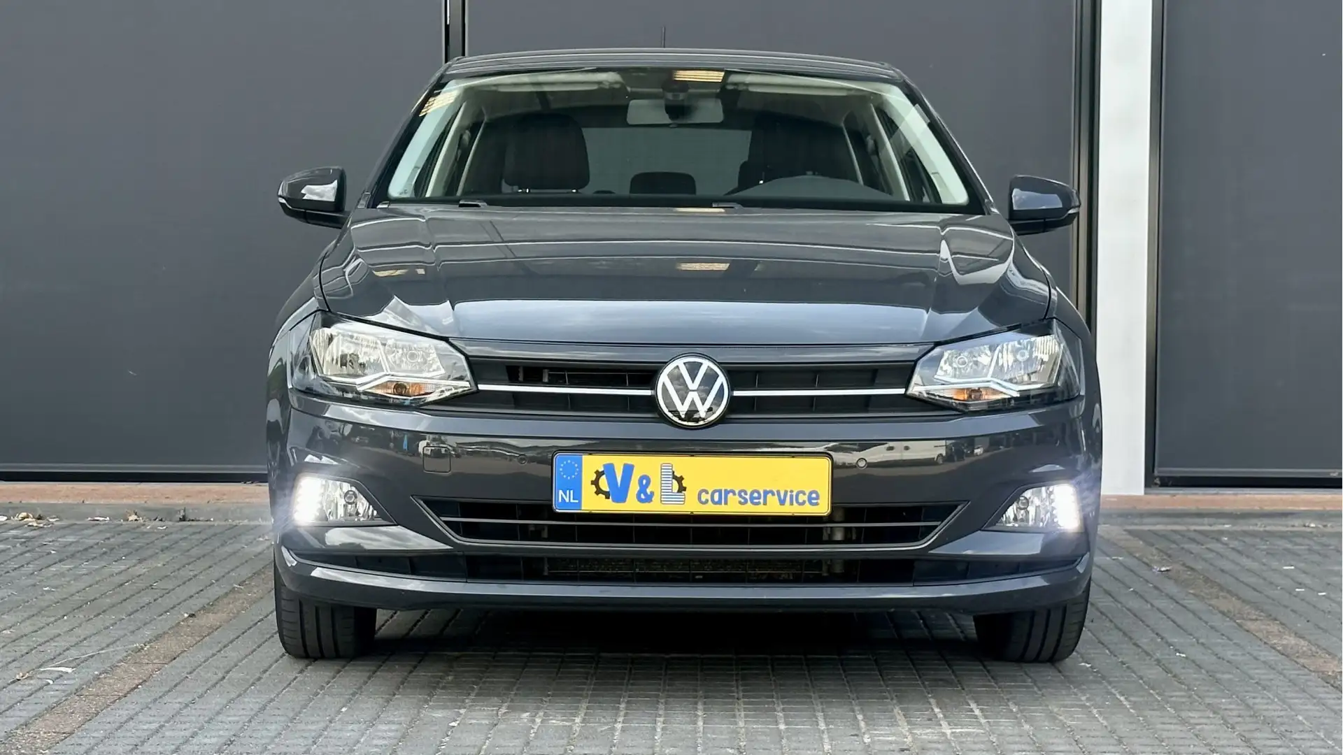 Volkswagen Polo 1.0 TSI Comfortline Business / Carplay / PDC / Ada Grijs - 2