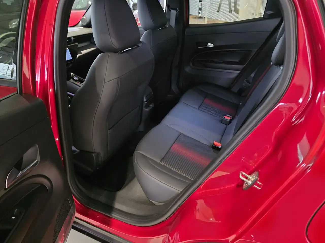 Alfa Romeo Junior 2025 — фото 11