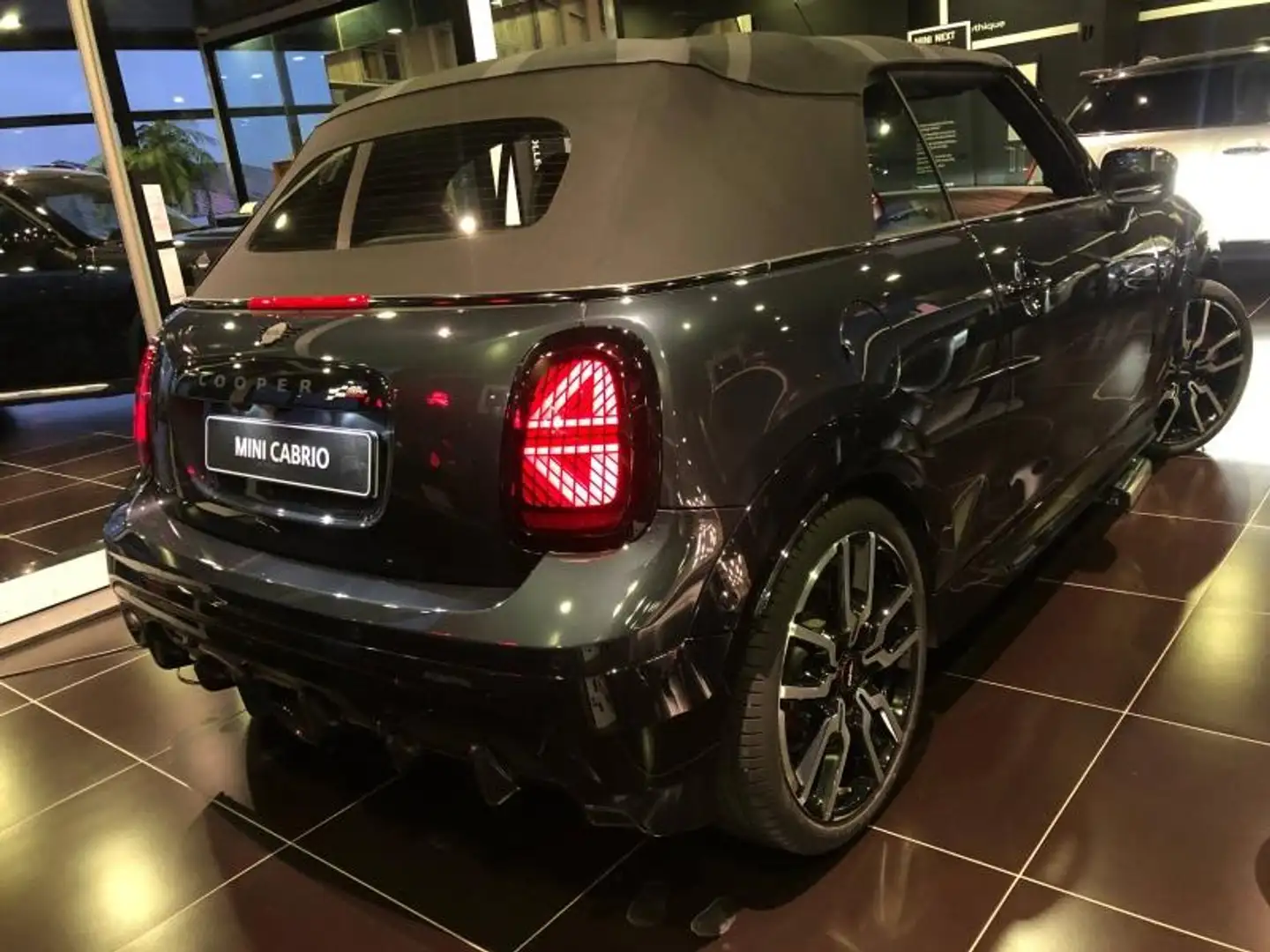 MINI Cooper Cabrio JCW 231ch JCW DKG7 Gris - 2