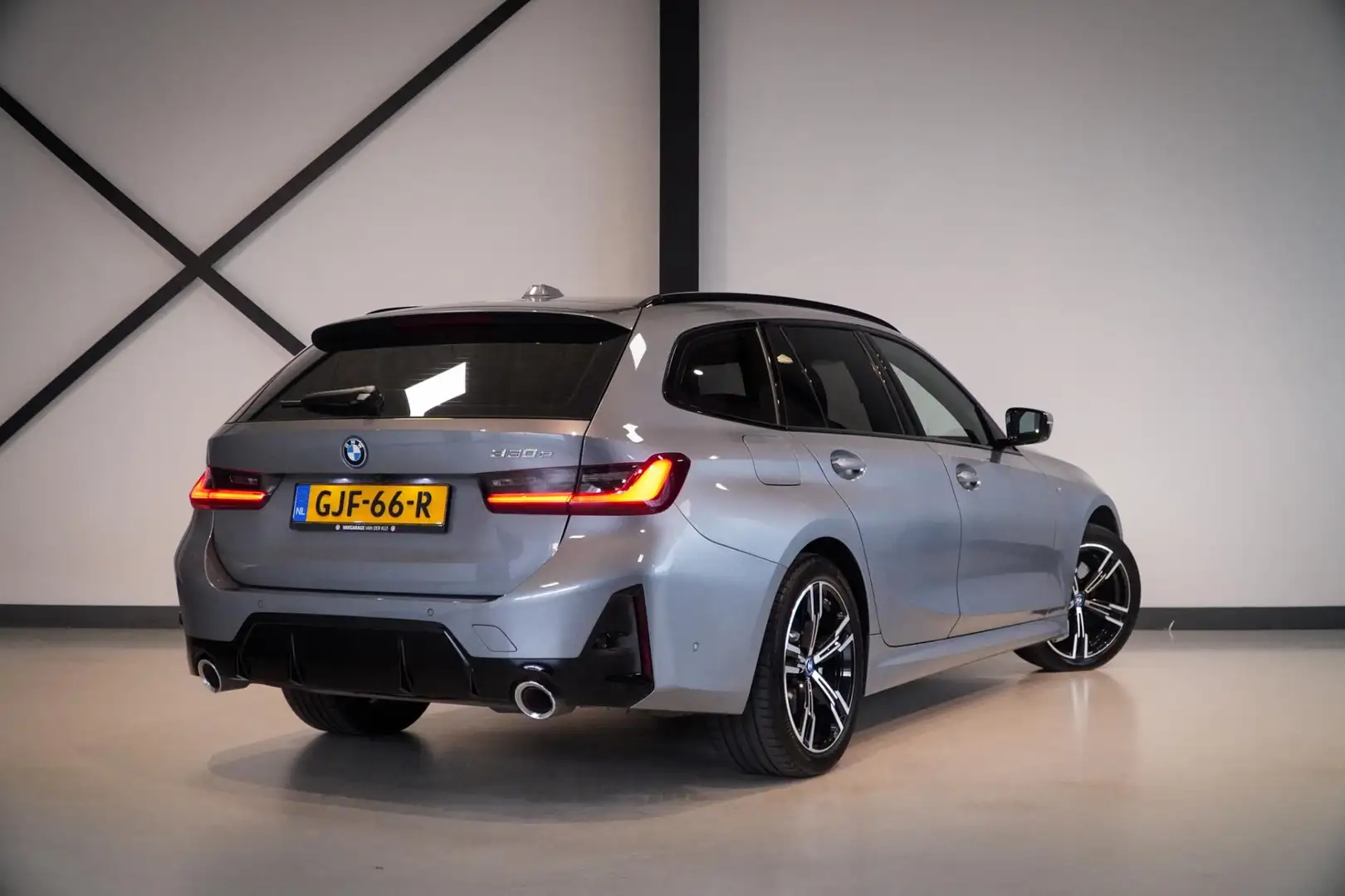 BMW 330 3-serie Touring 330e M-Sport | ACC | Trekhaak | St Gris - 2