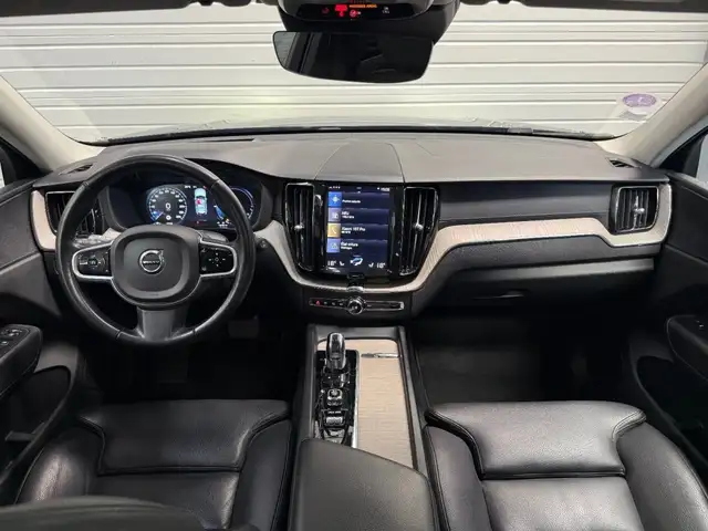 Volvo XC60 view 2