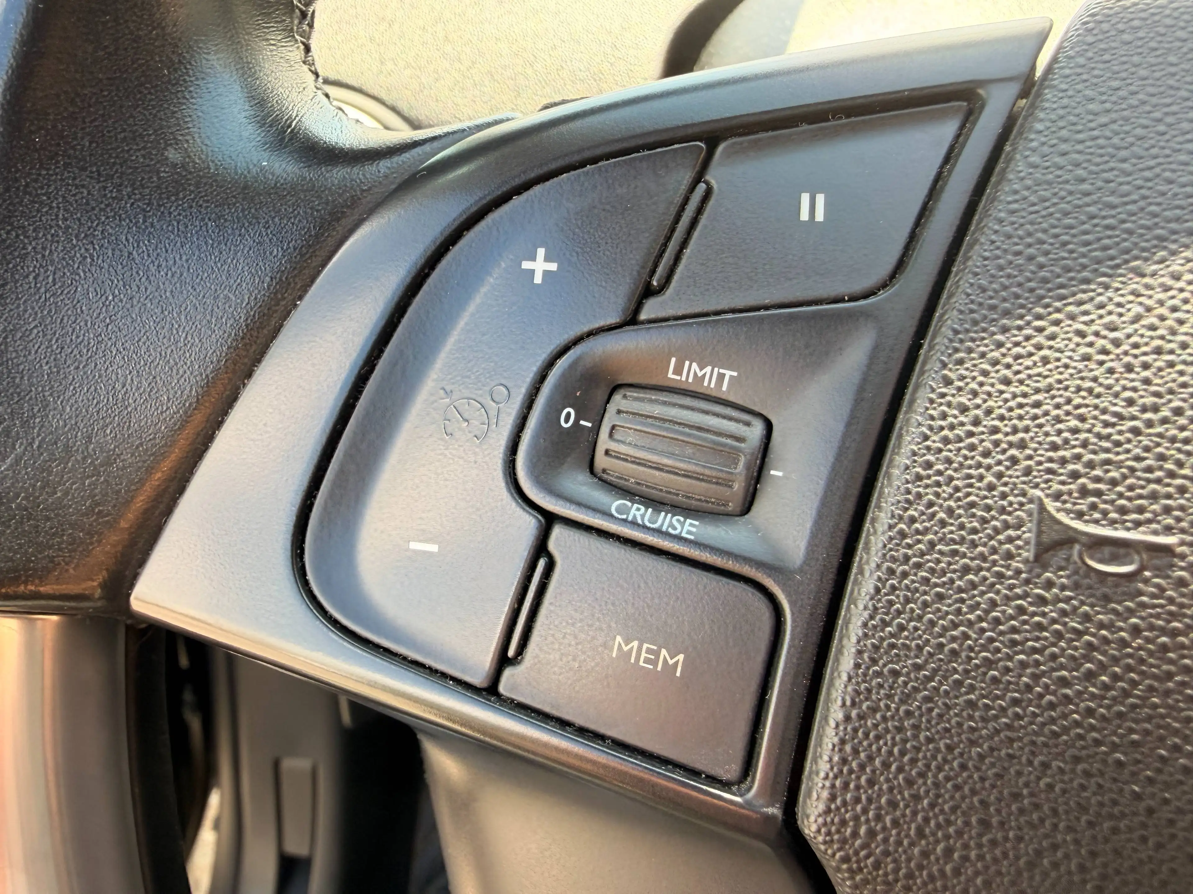 Citroen C4 SpaceTourer @ SERVICARS FLEURUS - CITROEN C4 Spacetourer 7PLACES 1.5 BlueHDi Live S - 12 mois garantie — photo 13