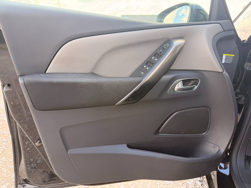 Citroen C4 SpaceTourer @ SERVICARS FLEURUS - CITROEN C4 Spacetourer 7PLACES 1.5 BlueHDi Live S - 12 mois garantie — photo 9