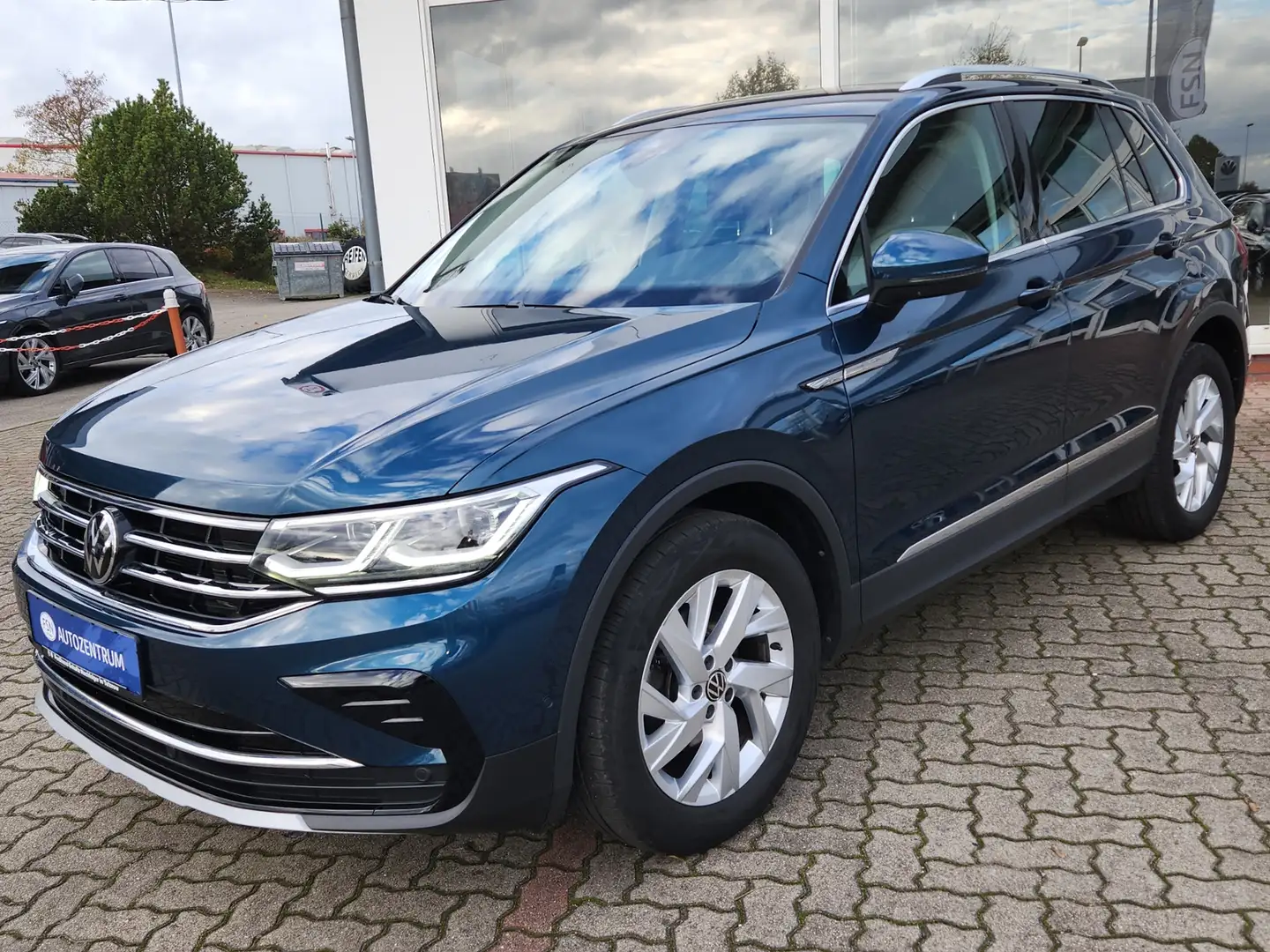 Volkswagen Tiguan 2.0 TDI DSG 4M Elegance Matrix RFK STHZ DCC Blau - 2