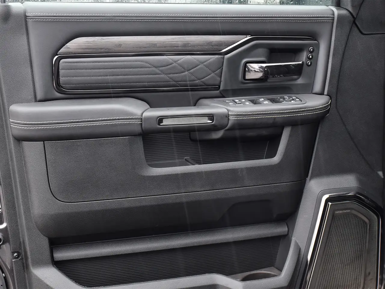RAM 3500 снимка RAM 3500
