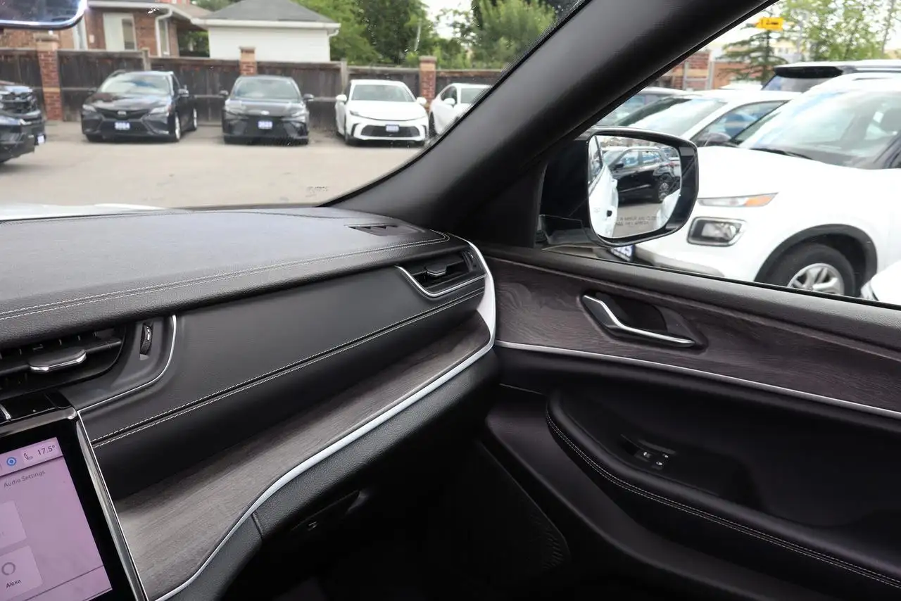Jeep Grand Cherokee photo Jeep Grand Cherokee