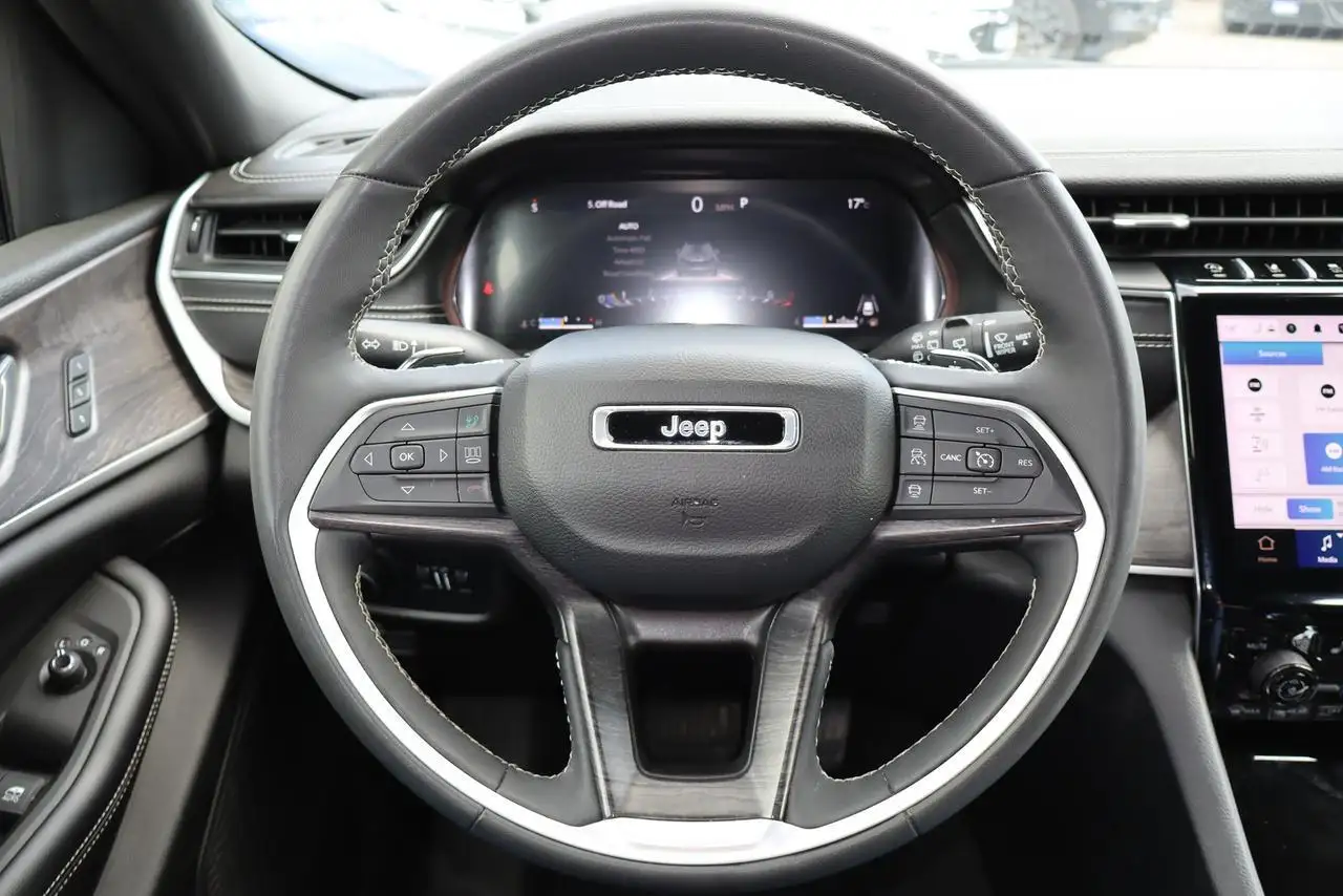 Jeep Grand Cherokee photo Jeep Grand Cherokee