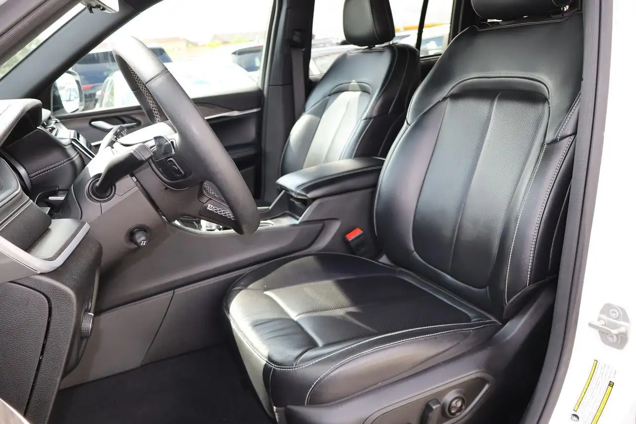 Jeep Grand Cherokee photo Jeep Grand Cherokee
