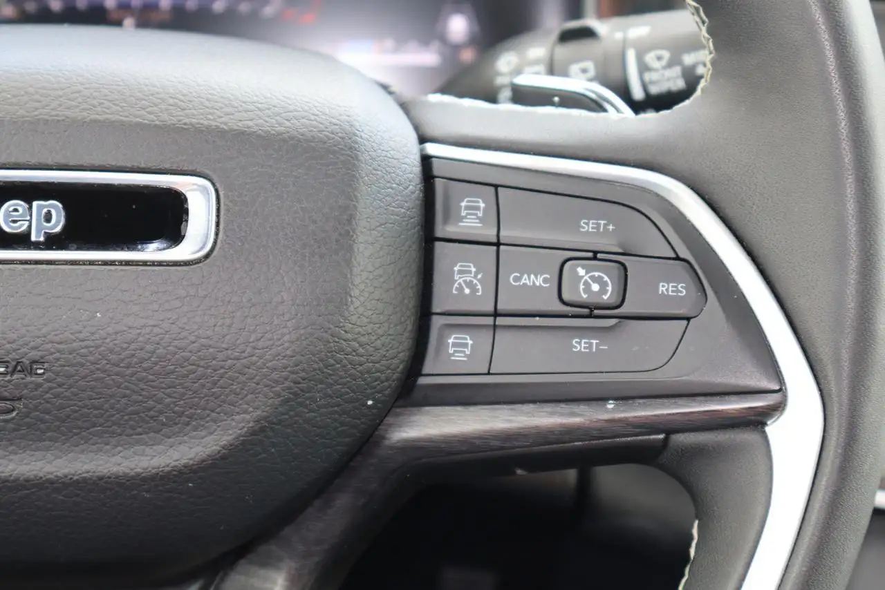 Jeep Grand Cherokee photo Jeep Grand Cherokee