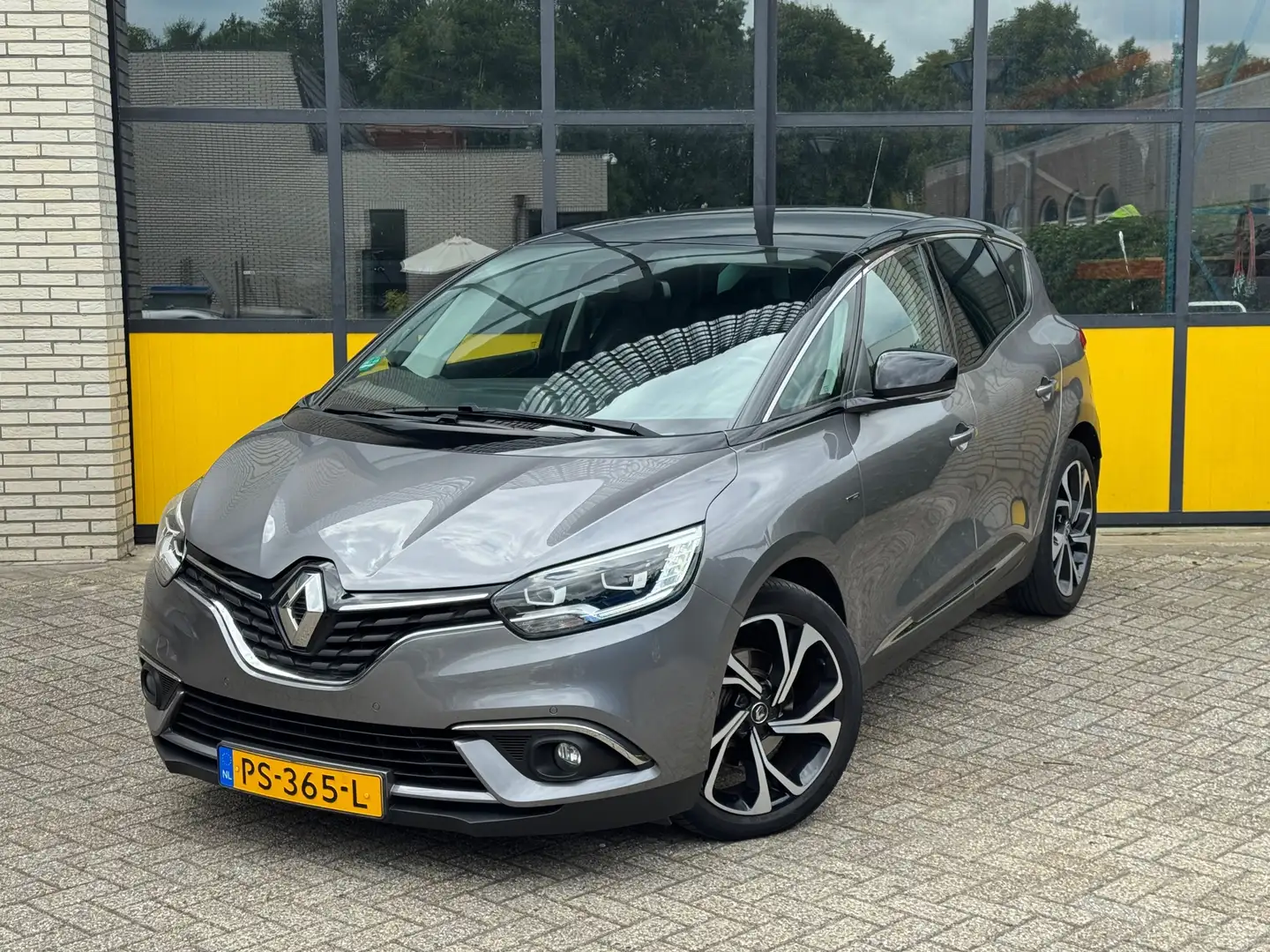 Renault Scenic 130PK 1.800kg trekgewicht, Bose, Trekhaak & full l Grijs - 1