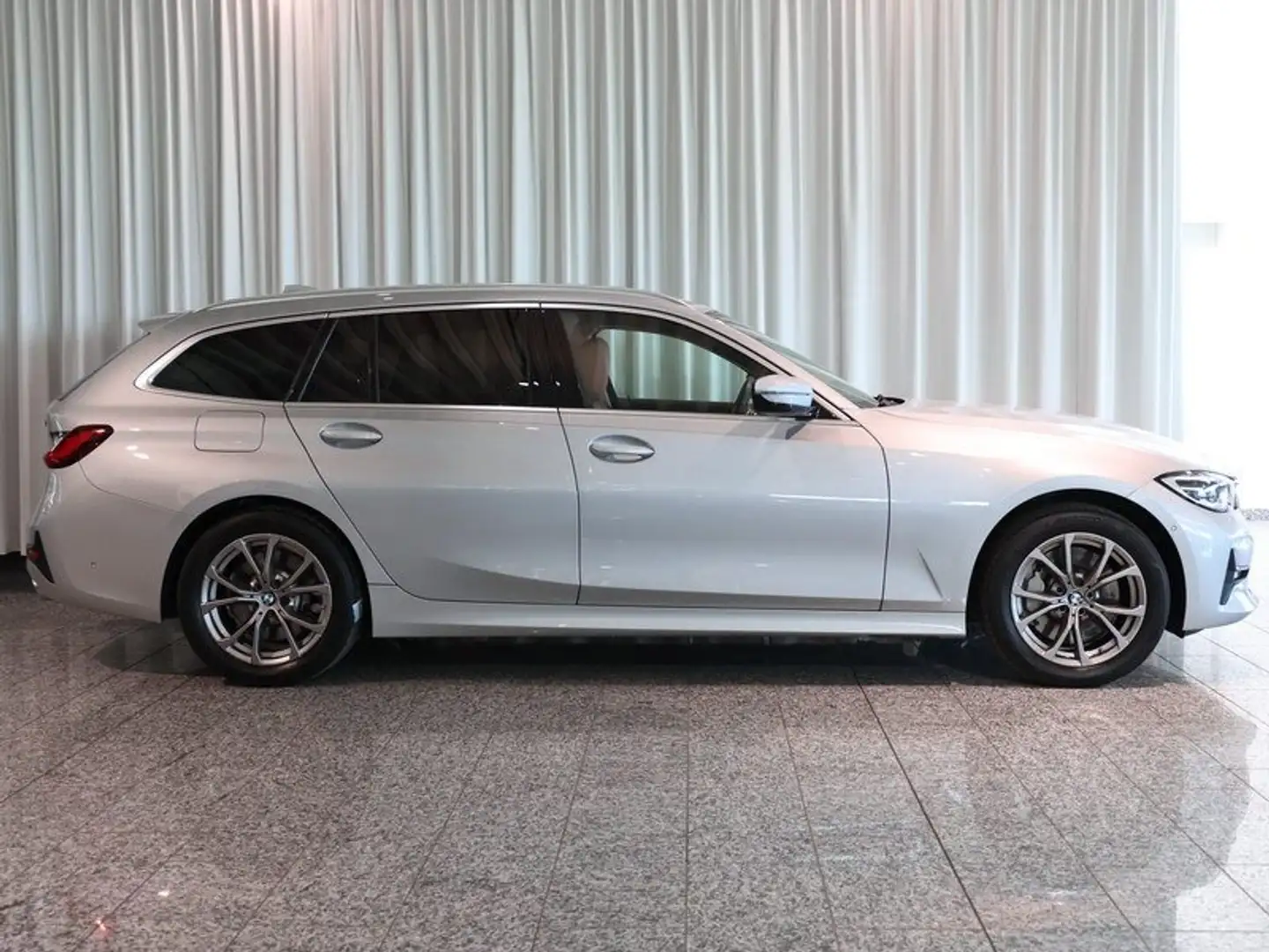 BMW 330 i xDrive Tour SportLi. Memory LED ACC RFK HIFI Silber - 2