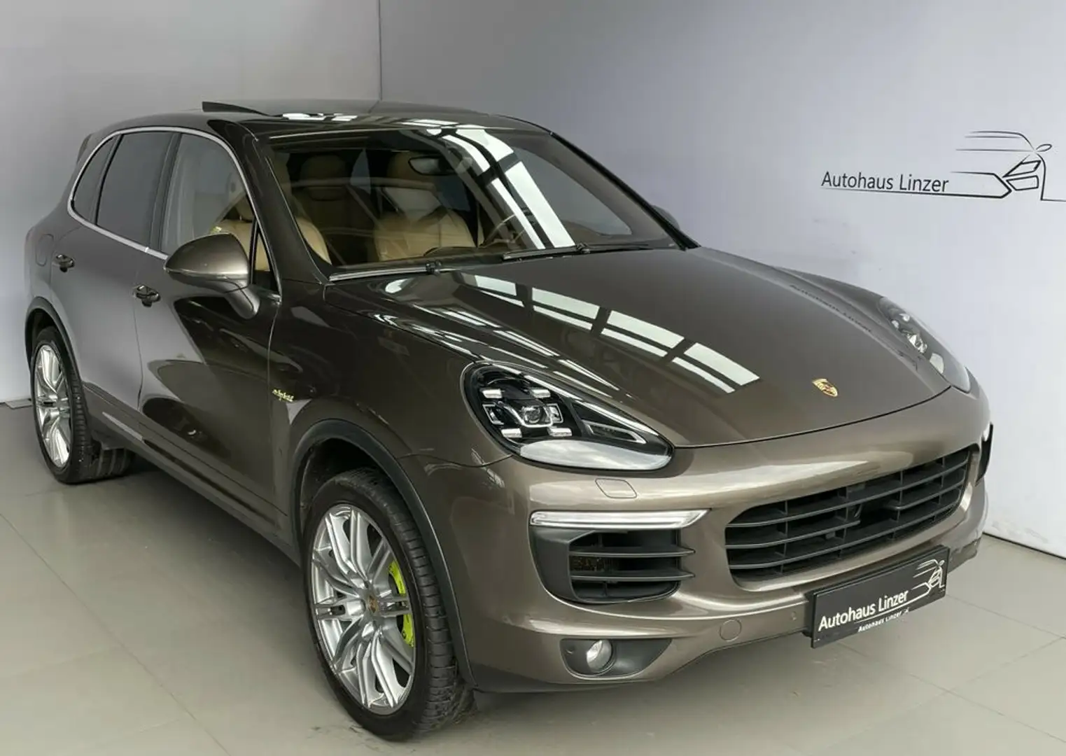 Porsche Cayenne CayenneS E-Hybrid *SoftC*LUFT*Sitzküh*Pano*BOSE*21 Brązowy - 1