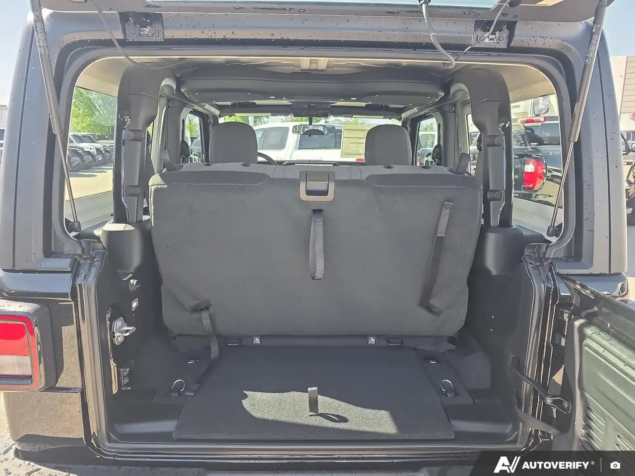 Jeep Wrangler снимка Jeep Wrangler