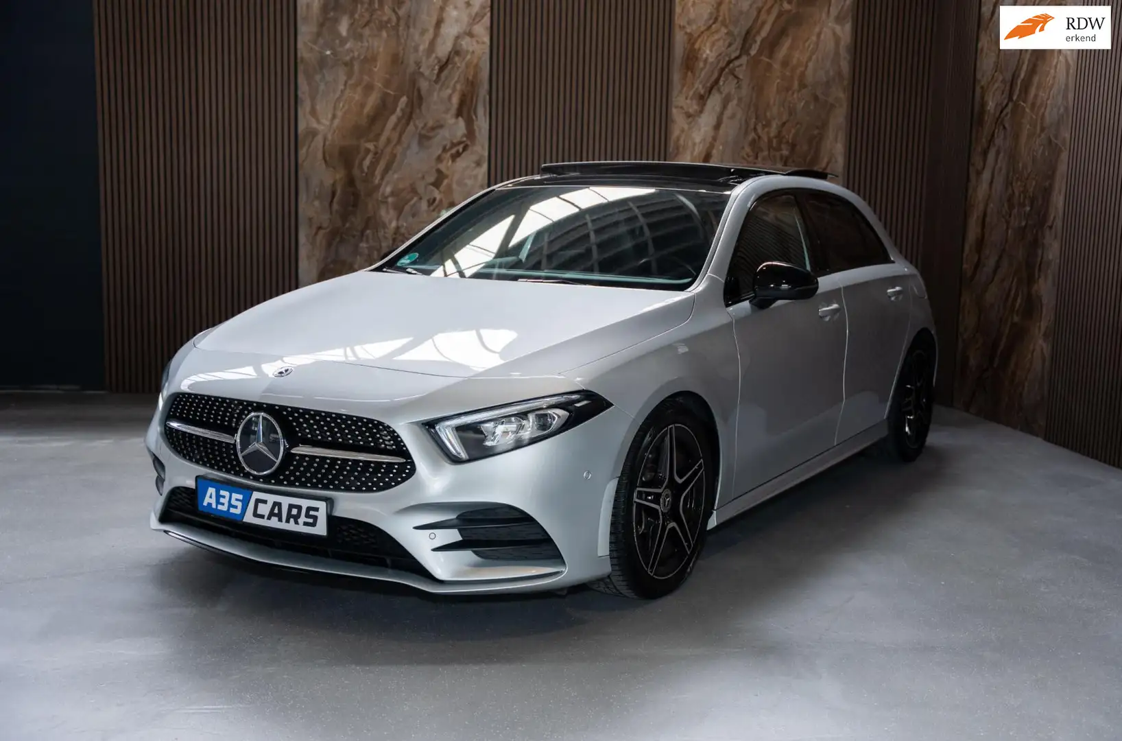 Mercedes-Benz A 250 |AMG|NIGHT|PANO|SFEER|BURMESTER|BOMVOL Grijs - 1