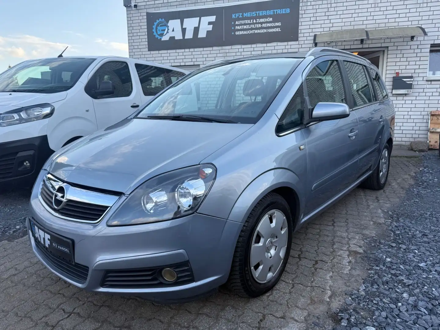 Opel Zafira B Edition 1,8 LPG Silber - 2