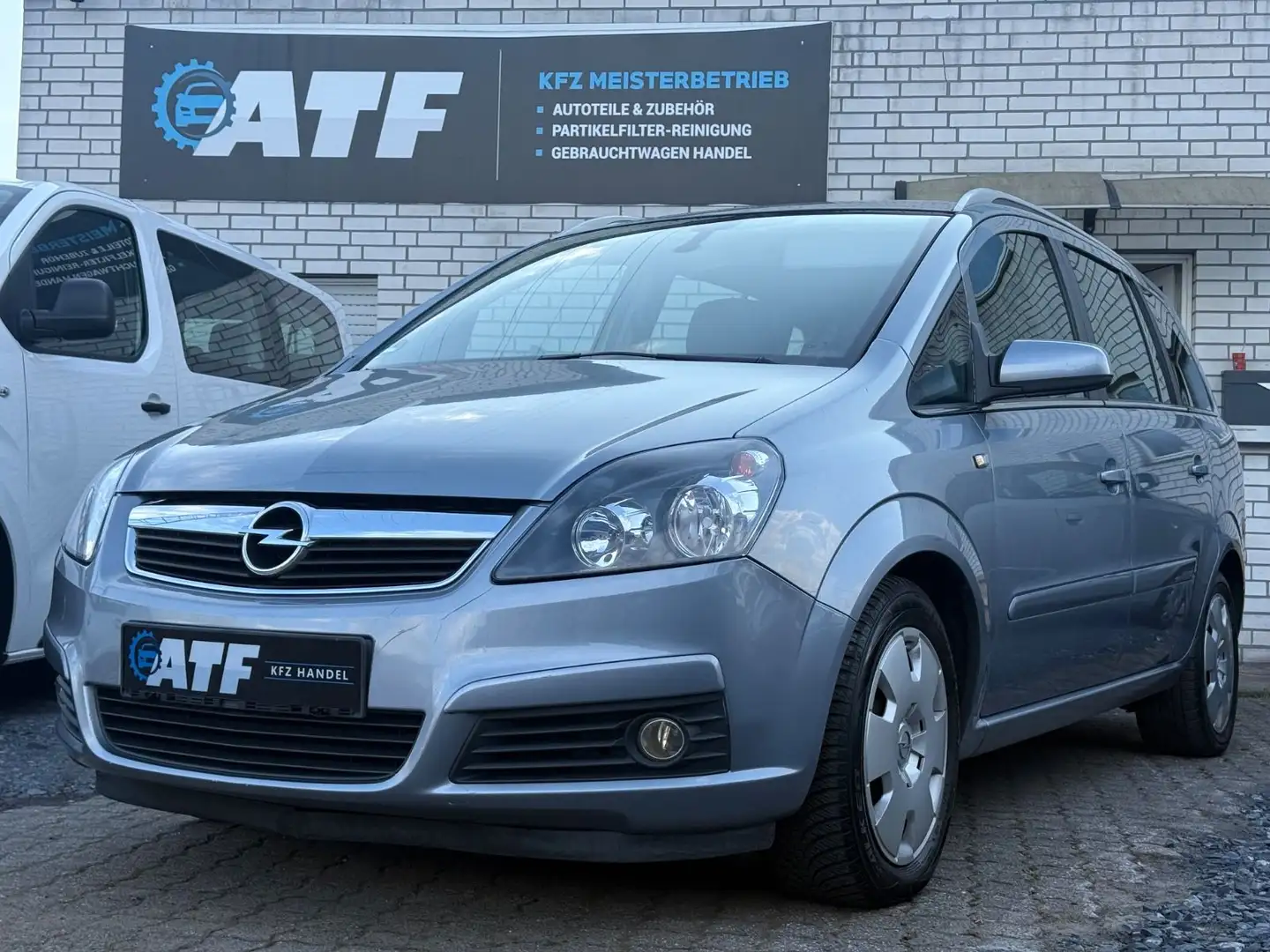 Opel Zafira B Edition 1,8 LPG Silber - 1