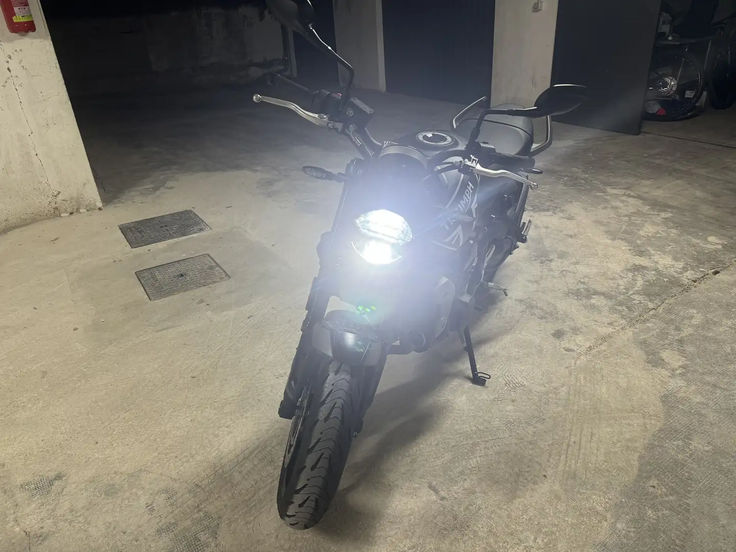 Triumph Trident 660 Shift assist black Noir - 2