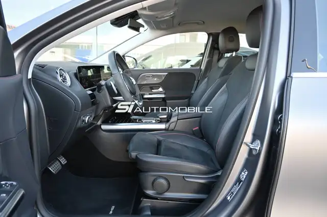 Mercedes-Benz GLA view 10