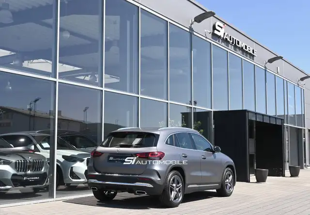 Mercedes-Benz GLA view 5