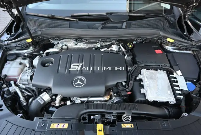 Mercedes-Benz GLA view 9