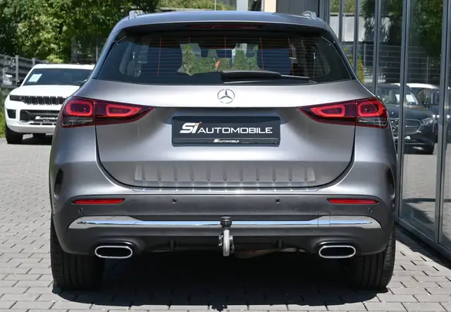 Mercedes-Benz GLA view 4