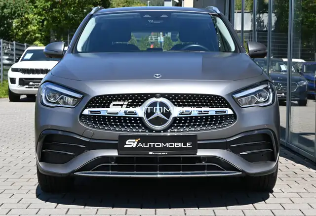 Mercedes-Benz GLA view 8