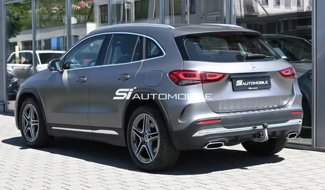 Mercedes-Benz GLA view 3