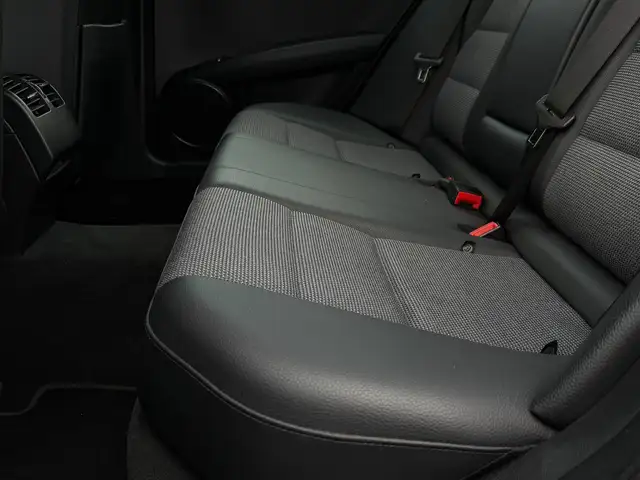 Mercedes-Benz C-Class view 8